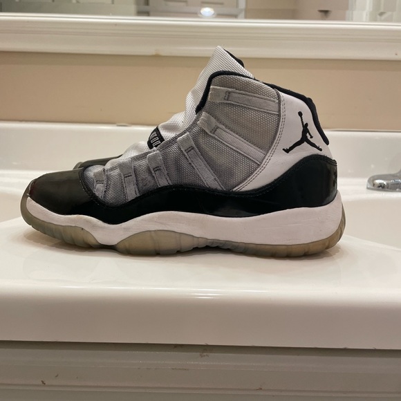 Air Jordan XI Retro Concord(45) GS Size 6 - Picture 2 of 6